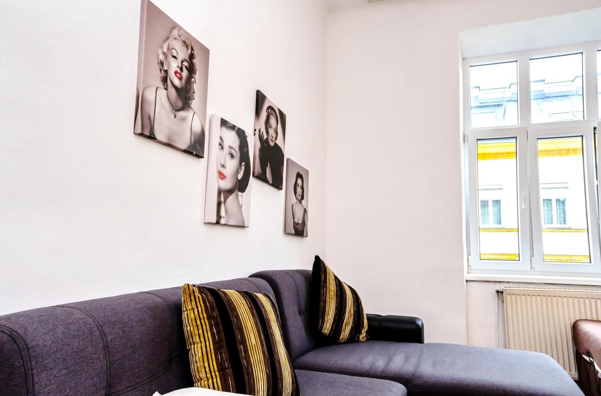 Family - 7 Minutes To Schoenbrunn Palace Homestay *